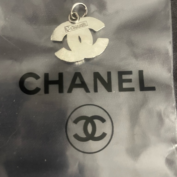 Chanel zipper pull - Picture 3 of 3